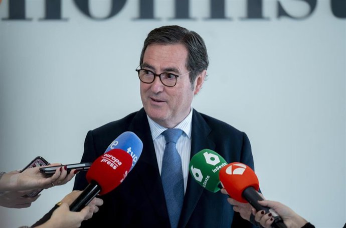 Garamendi (CEOE) estima que en 2025 los costes por absentismo superarán los 32.000 millones de